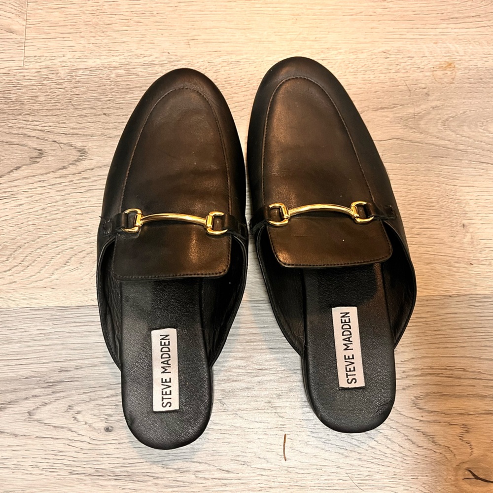 ✨Steve Madden Black Mules with Gold Detailing